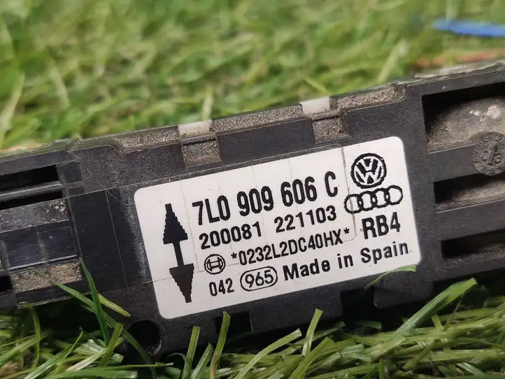 Volkswagen Touareg I (2002 - 2010) 7L0909606C Датчик удара SRS — фото 2