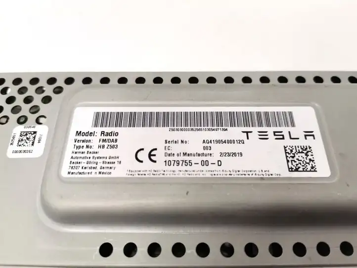 Tesla Model 3 (2017 - 2023) 1079755-00-D Прочие блоки управления — фото 4