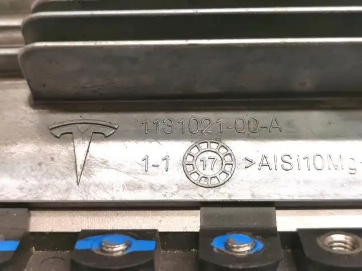 Tesla Model X (2015 - 2021) 1112379-01-D Прочие блоки управления — фото 4