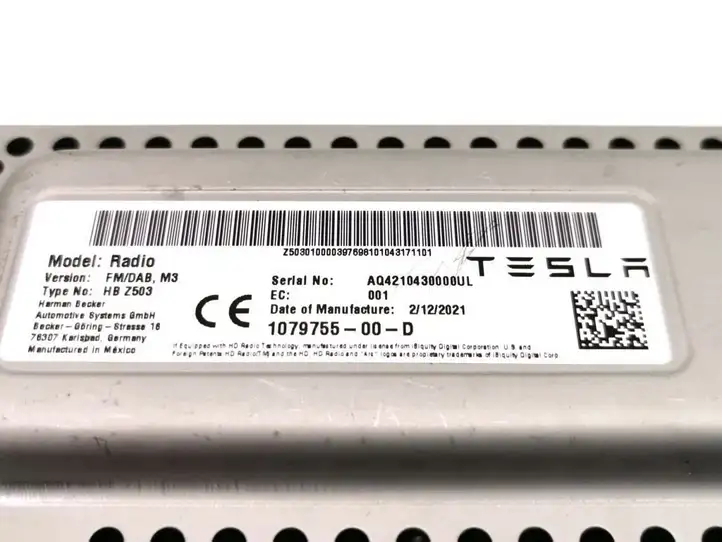Tesla Model 3 (2017 - 2023) 1079755-00-D Прочие блоки управления — фото 2