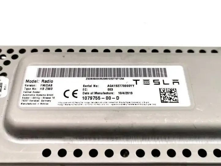 Tesla Model 3 (2017 - 2023) 1079755-00-D Прочие блоки управления — фото 2