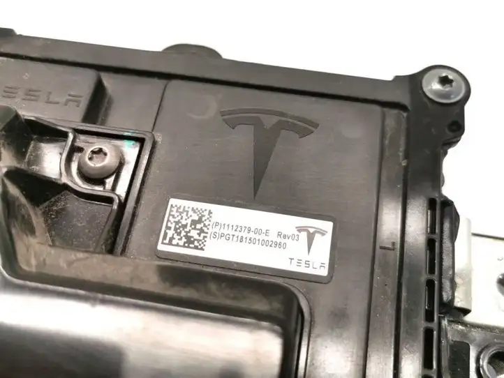 Tesla Model S (2016 - 2021) 1112379-00-E Прочие блоки управления — фото 3