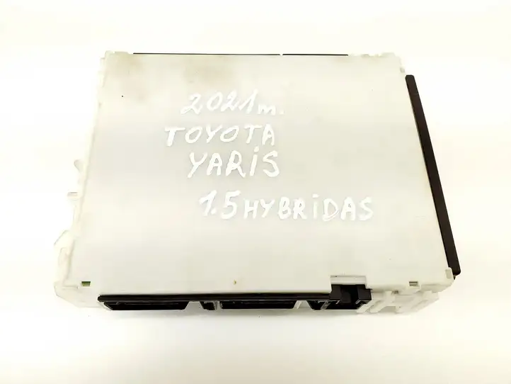 Toyota Yaris XP210 (2020 - ) 89221K0020 Блок монтирования реле — фото 1