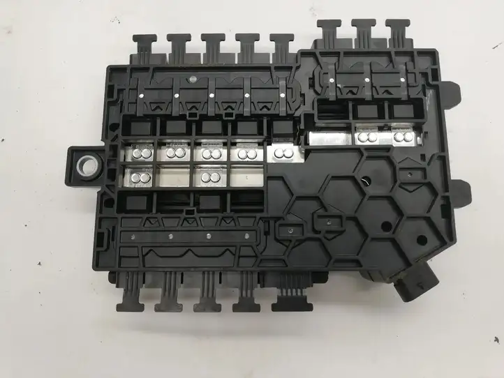 Mercedes-Benz C W205 (2014 - 2021)  A2055402850 Блок монтирования реле