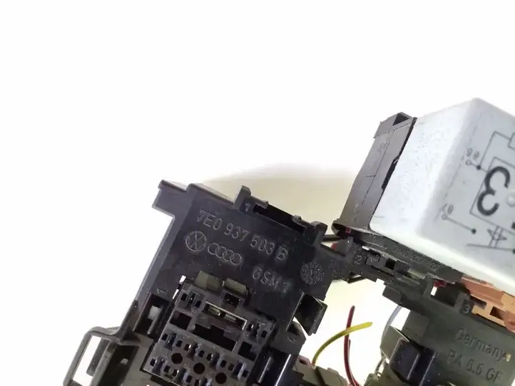 Volkswagen Transporter - Caravelle T5 (2003 - 2009) 7E0937503B Блок монтирования реле — фото 4