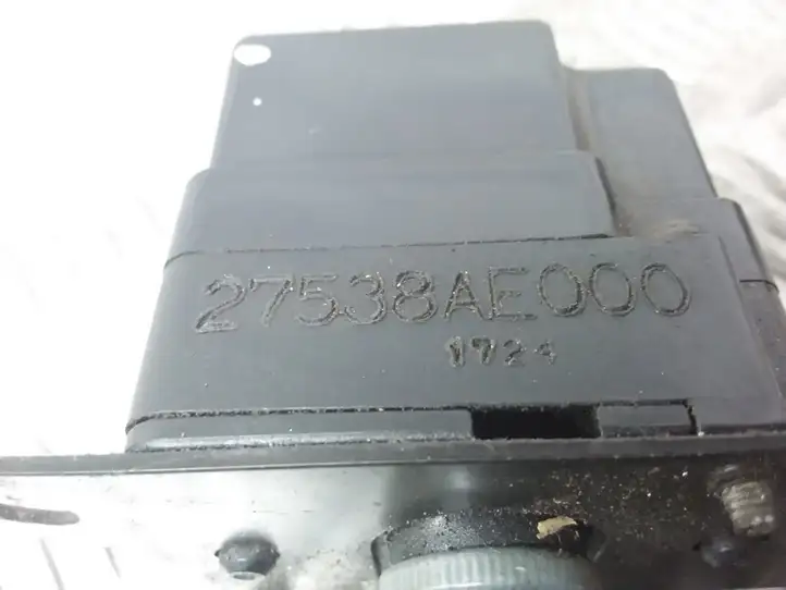 Subaru Legacy (1999 - 2003) 27538AE000 Блок монтирования реле — фото 3