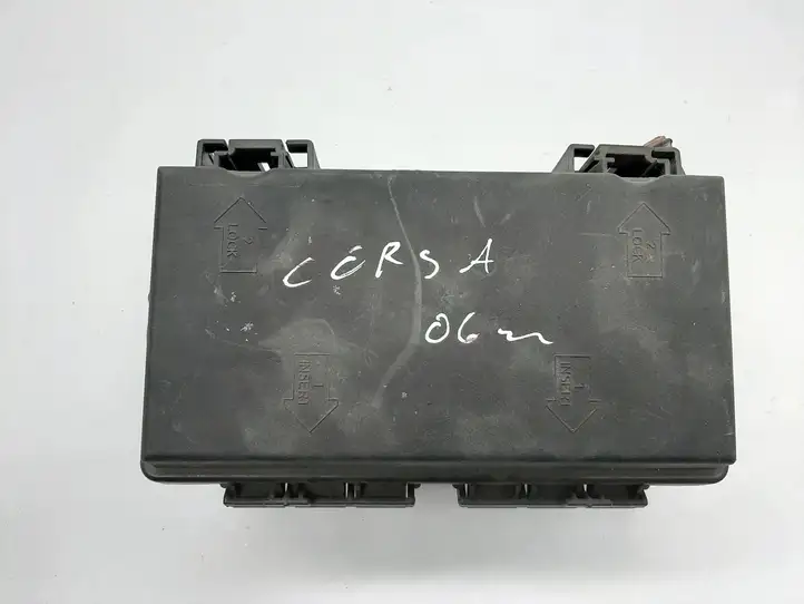 Opel Corsa C (2003 - 2006) 13217392 Блок монтирования реле — фото 4