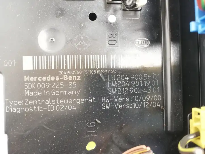 Mercedes-Benz C W204 (2007 - 2014) 2049005601 Блок монтирования реле — фото 3