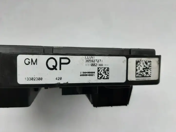 Opel Astra J (2009 - 2012) 365927271 Блок монтирования реле — фото 4