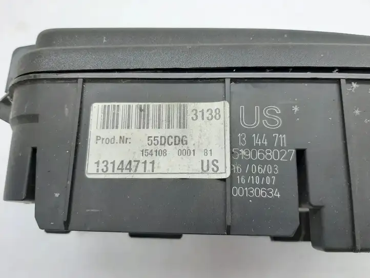 Opel Vectra C (2002 - 2005) US13144711 Блок монтирования реле — фото 3