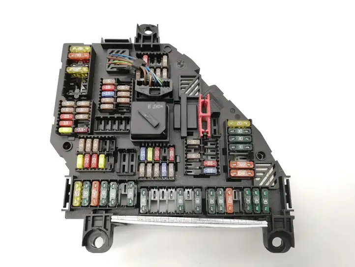 BMW 5 F10 F11 (2009 - 2016) 9238195 Блок монтирования реле — фото 1