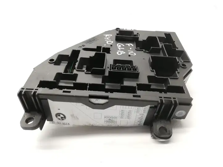BMW 5 F10 F11 (2009 - 2016) 9238195 Блок монтирования реле — фото 3