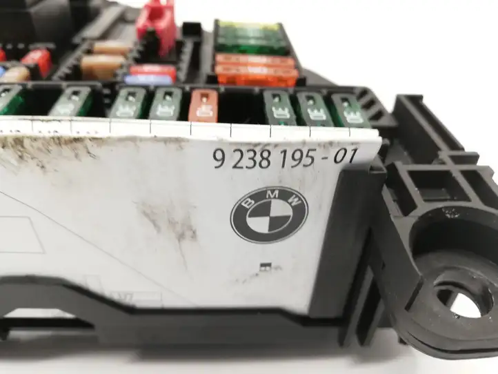 BMW 5 F10 F11 (2009 - 2016) 9238195 Блок монтирования реле — фото 4