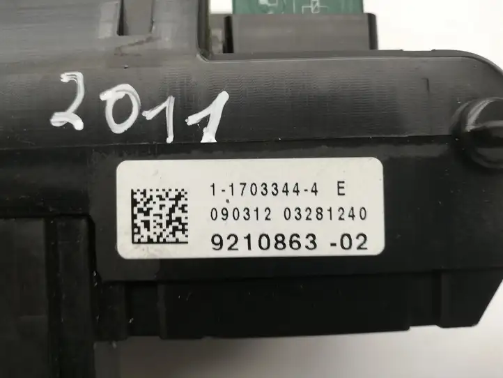 BMW X3 F25 (2010 - 2017) 9210863 Блок монтирования реле — фото 2