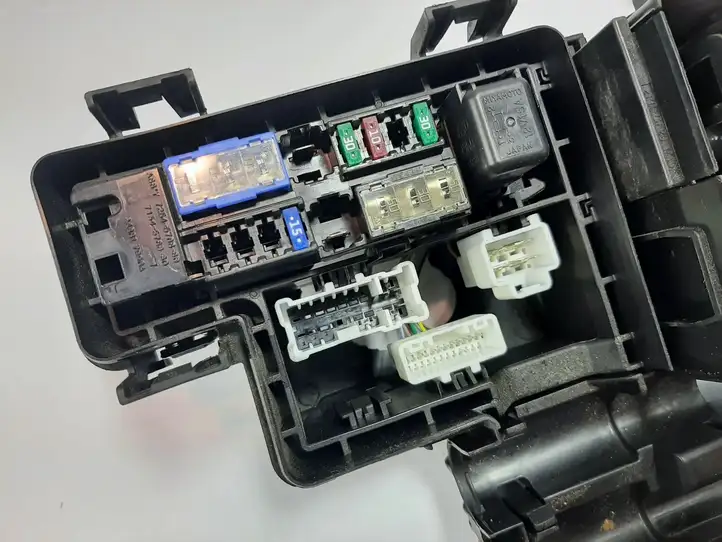 Renault Kadjar (2015 - 2018) 403889471R Блок монтирования реле — фото 2
