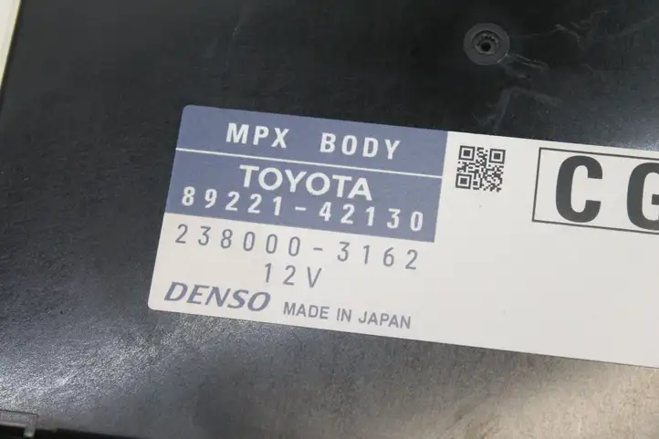 Toyota RAV 4 (XA40) (2012 - 2018) 8922142130 Блок монтирования реле — фото 4