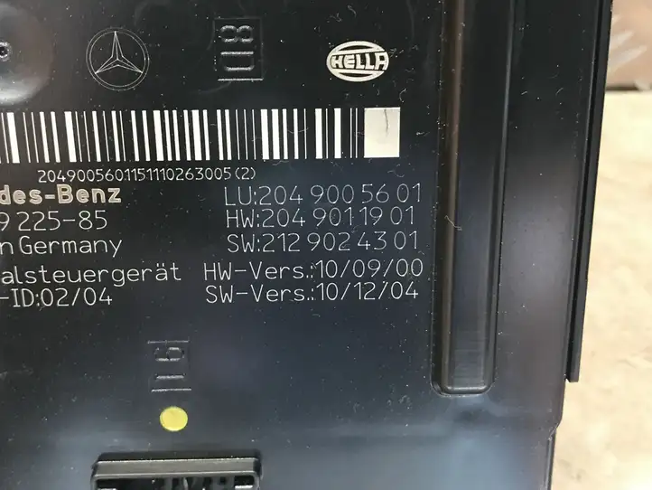 Mercedes-Benz C W204 (2007 - 2014) 2049005601 Блок монтирования реле — фото 8