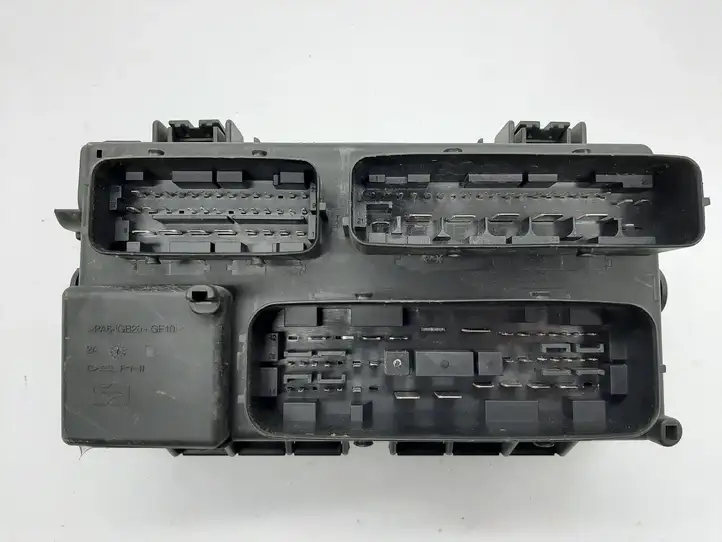Opel Corsa D (2006 - 2010) 013217396 Блок монтирования реле — фото 2
