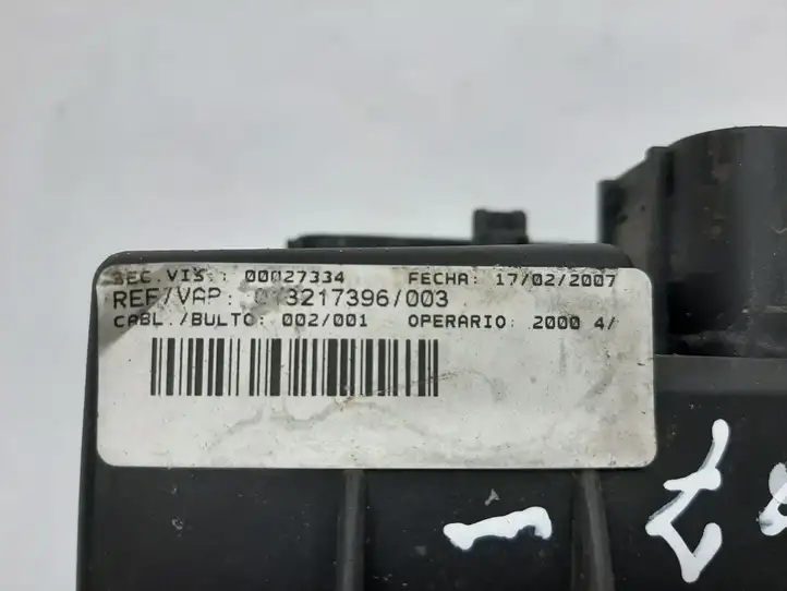 Opel Corsa D (2006 - 2010) 013217396 Блок монтирования реле — фото 5