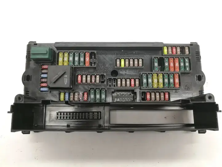 BMW 5 F10 F11 (2009 - 2016) 9234421 Блок монтирования реле — фото 1
