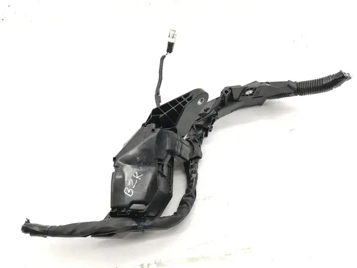 Toyota C-HR I (2016 - 2022) 82662F4040 Блок монтирования реле — фото 1