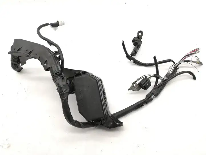 Toyota C-HR I (2016 - 2022) 82662F4040 Блок монтирования реле — фото 1