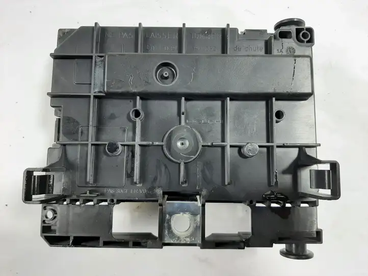 Peugeot 3008 I (2008 - 2015) 9667044980 Блок монтирования реле — фото 3