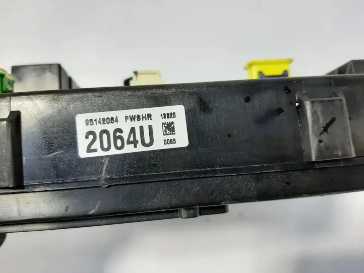 Opel Antara (2011 - 2017) 95142064 Блок монтирования реле — фото 2