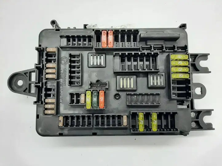 BMW 1 F20 F21 (2011 - 2019) 9337880 Блок монтирования реле — фото 1