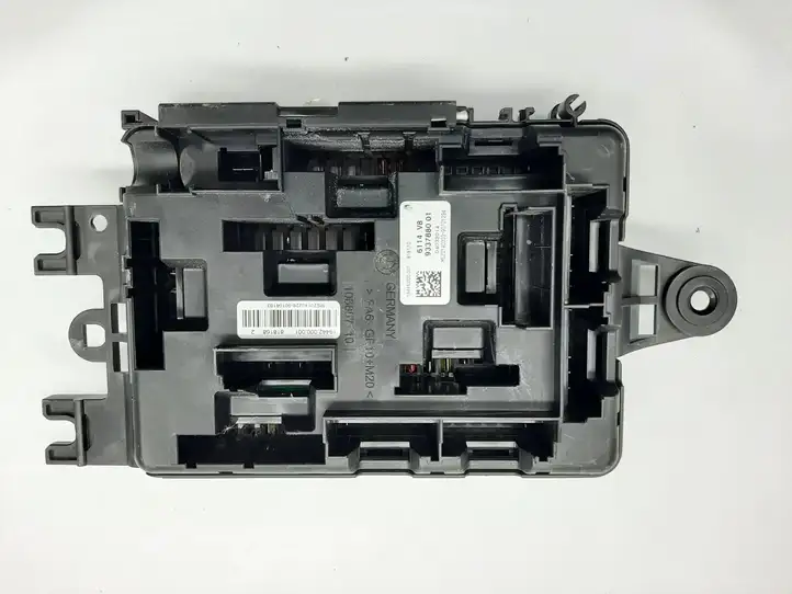 BMW 1 F20 F21 (2011 - 2019) 9337880 Блок монтирования реле — фото 2