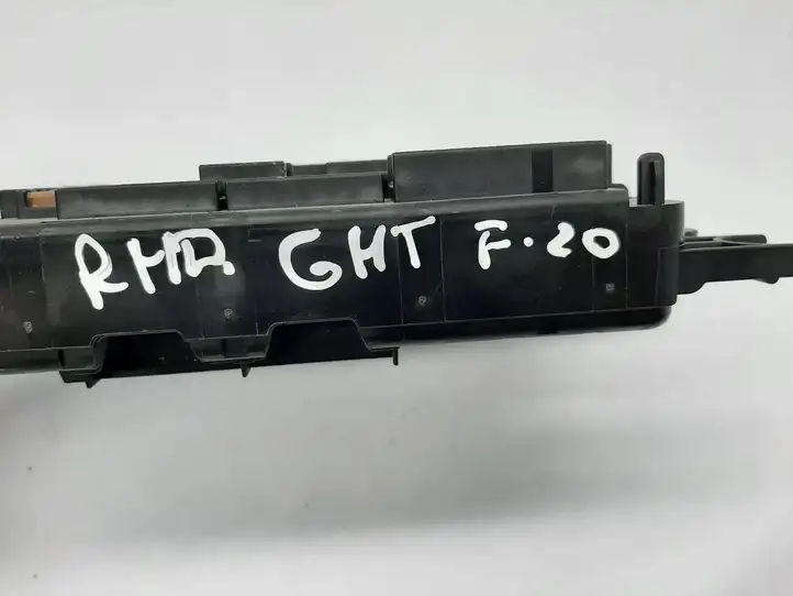 BMW 1 F20 F21 (2011 - 2019) 9337880 Блок монтирования реле — фото 4