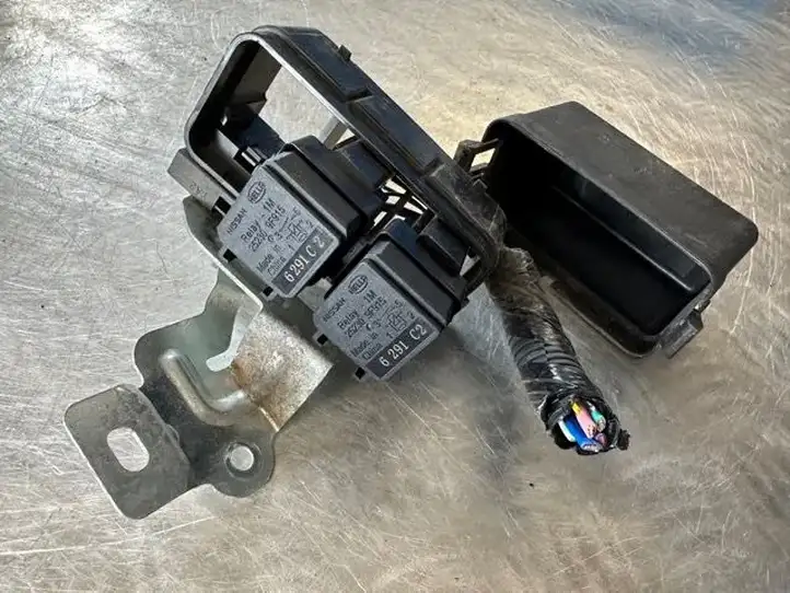 Nissan Qashqai (2013 - 2017) Блок монтирования реле — фото 1