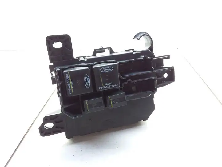 Mazda Tribute (2000 - 2004) 2L8414N068AA Блок монтирования реле — фото 3
