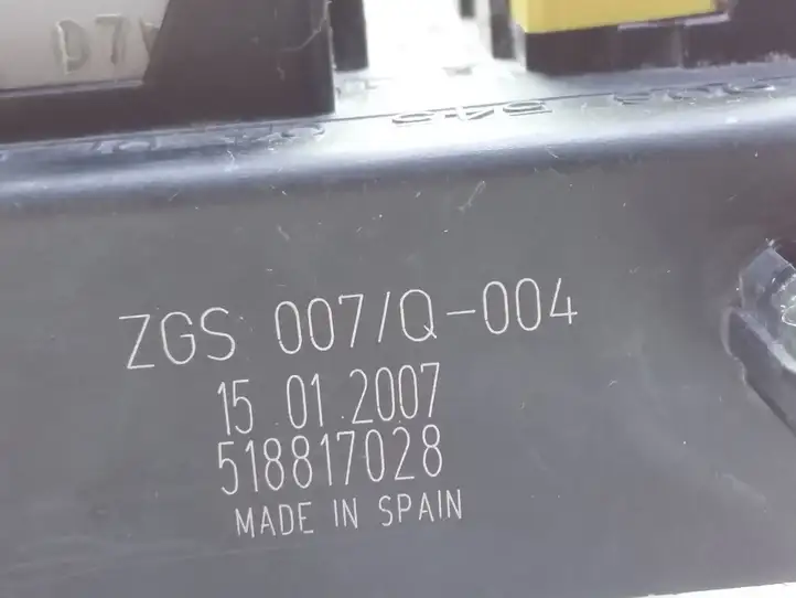 Volkswagen Crafter (2006 - 2016) A9065450401 Блок монтирования реле — фото 7