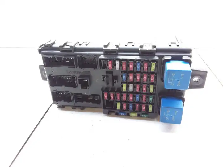 Hyundai Santa Fe (2000 - 2005) 9118826105 Блок монтирования реле — фото 1