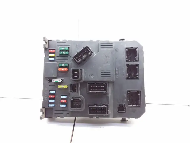 Citroen Xsara Picasso (1999 - 2012) 9657999780 Блок монтирования реле — фото 2