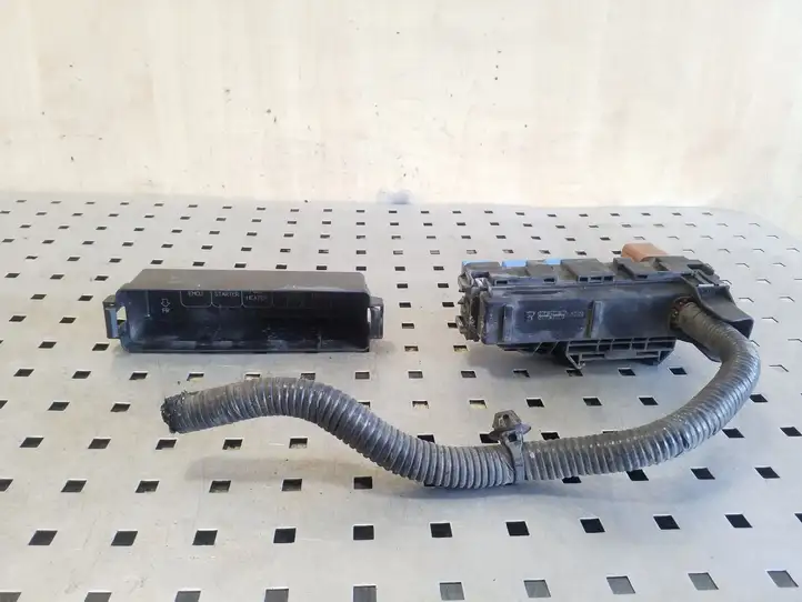 Nissan Qashqai (2010 - 2013) 24382EG002 Блок монтирования реле — фото 2