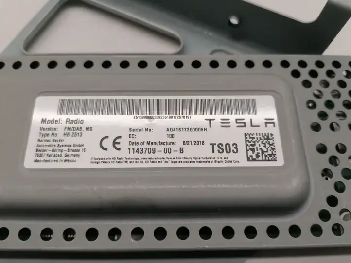 Tesla Model S (2016 - 2021) 1143709-00-B Прочие блоки управления — фото 3