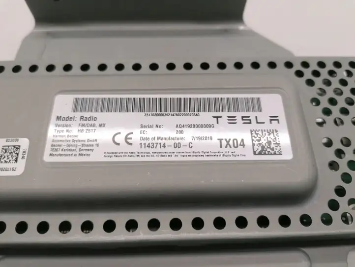 Tesla Model X (2015 - 2021) 1143714-00-C Прочие блоки управления — фото 4