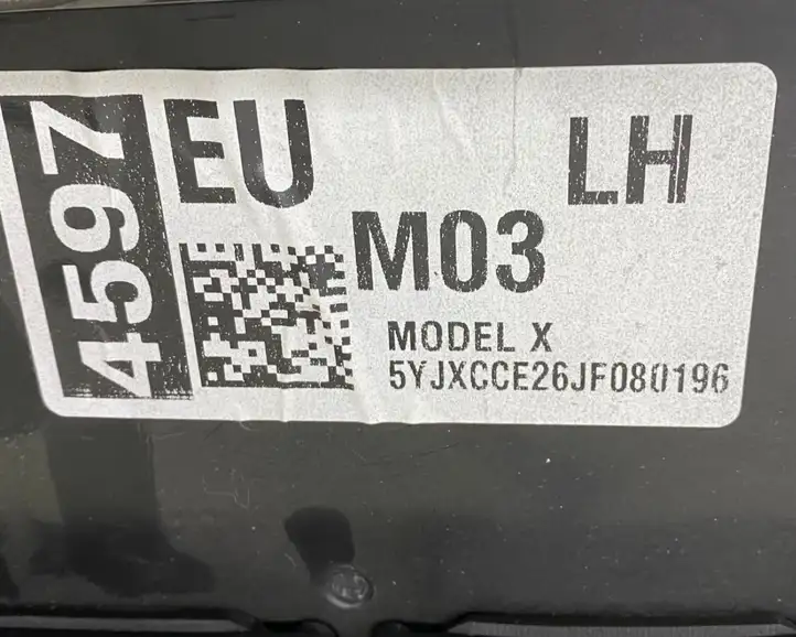 Tesla Model X (2015 - 2021) 5YJXCCE26JF080196 Прочие блоки управления — фото 6