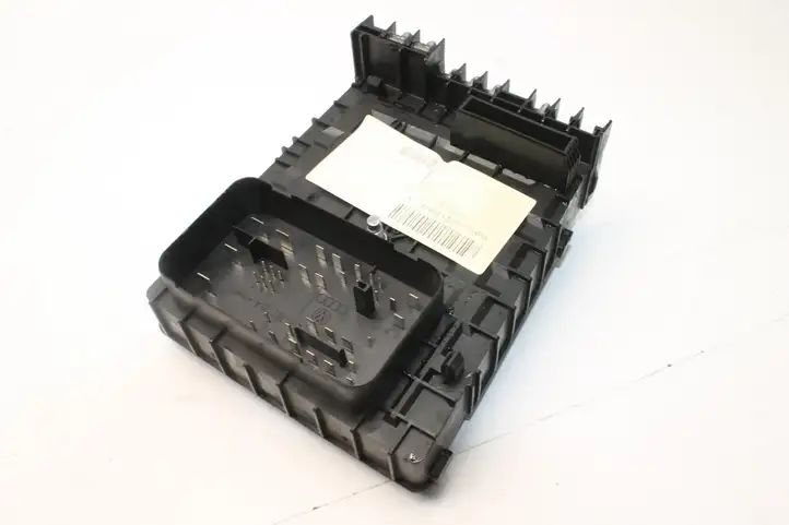 Volkswagen Tiguan (2007 - 2011) 1K0937814F Блок монтирования реле — фото 4