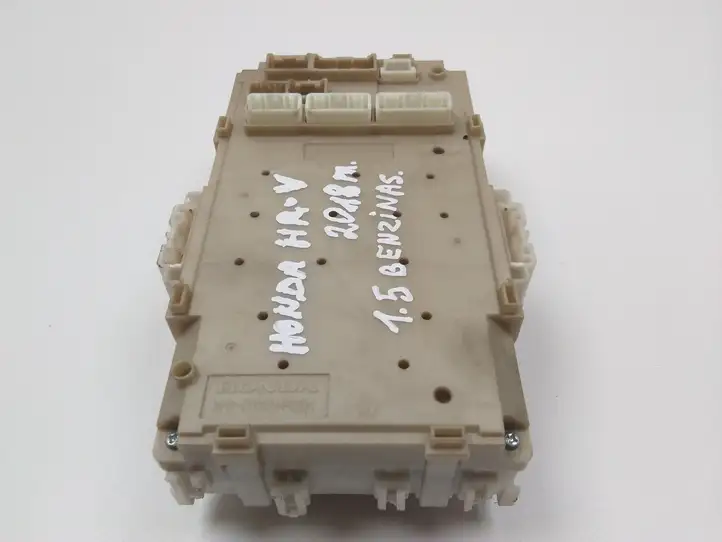 Honda HR-V (2015 - 2020)  74704836OW Блок монтирования реле