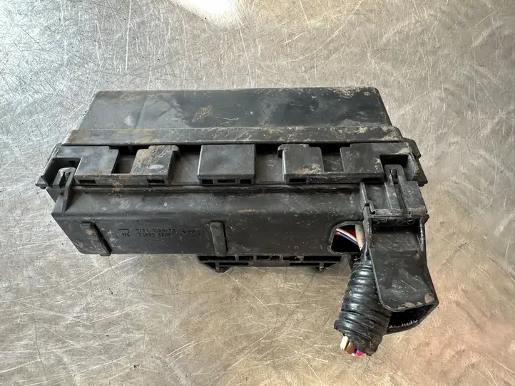 Nissan Juke I F15 (2010 - 2018) 24382EG002 Блок монтирования реле — фото 2