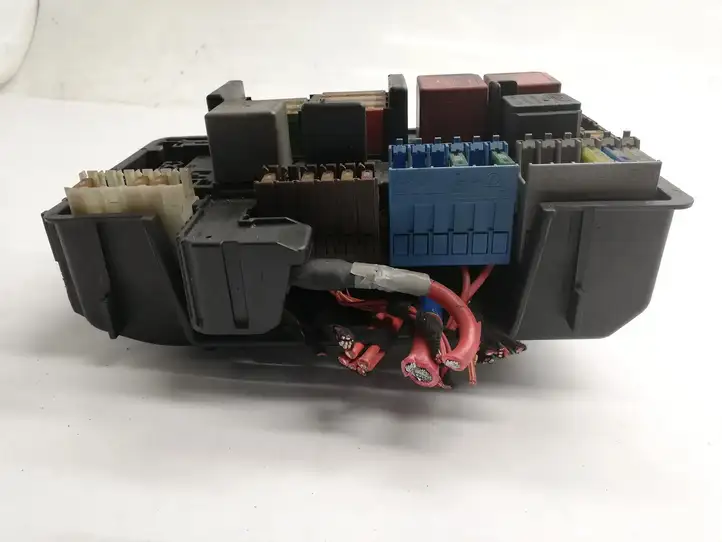 Mercedes-Benz C W205 (2014 - 2021)   Блок монтирования реле