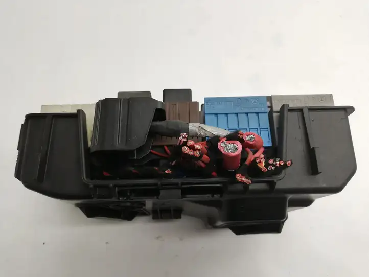 Mercedes-Benz C W205 (2014 - 2021)   Блок монтирования реле