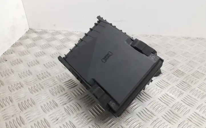 Audi TT (2006 - 2010)  8J0937503 Ящик предохранителей (комплект)