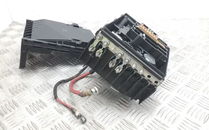 Audi TT (2006 - 2010)  8J0937503 Ящик предохранителей (комплект)