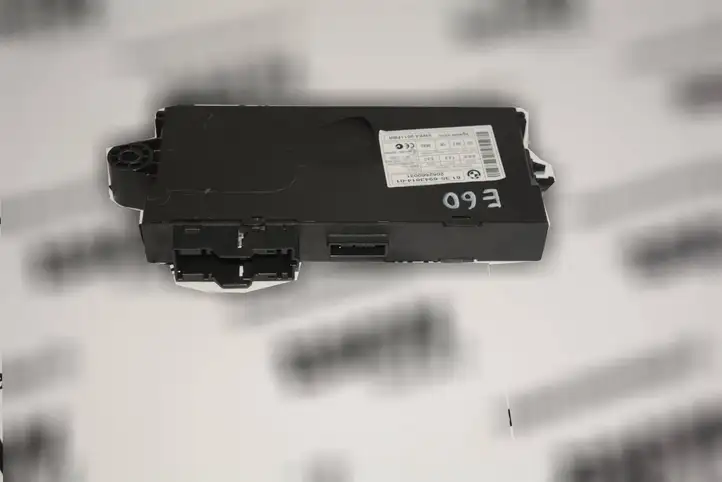 BMW 5 E60 E61 (2004 - 2010)  6943814 Модуль блока управления CAS