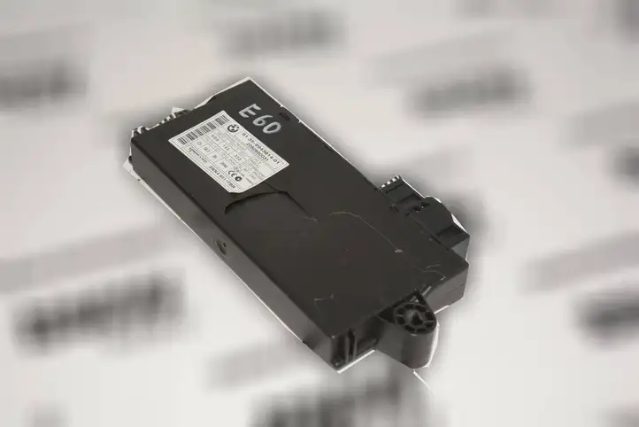 BMW 5 E60 E61 (2004 - 2010)  6943814 Модуль блока управления CAS