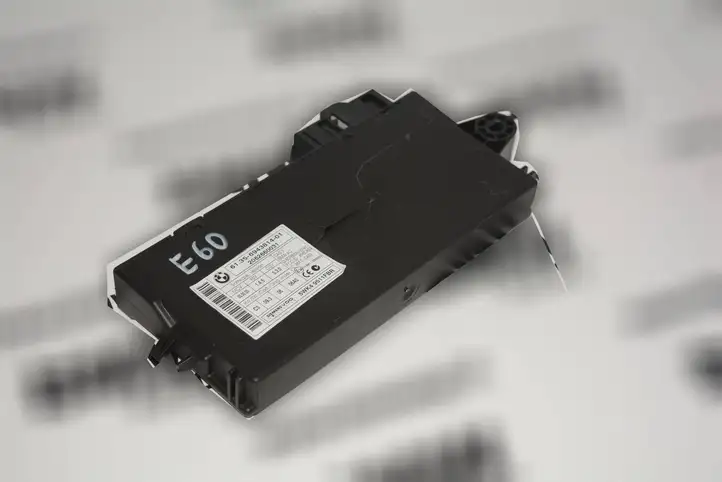 BMW 5 E60 E61 (2004 - 2010)  6943814 Модуль блока управления CAS